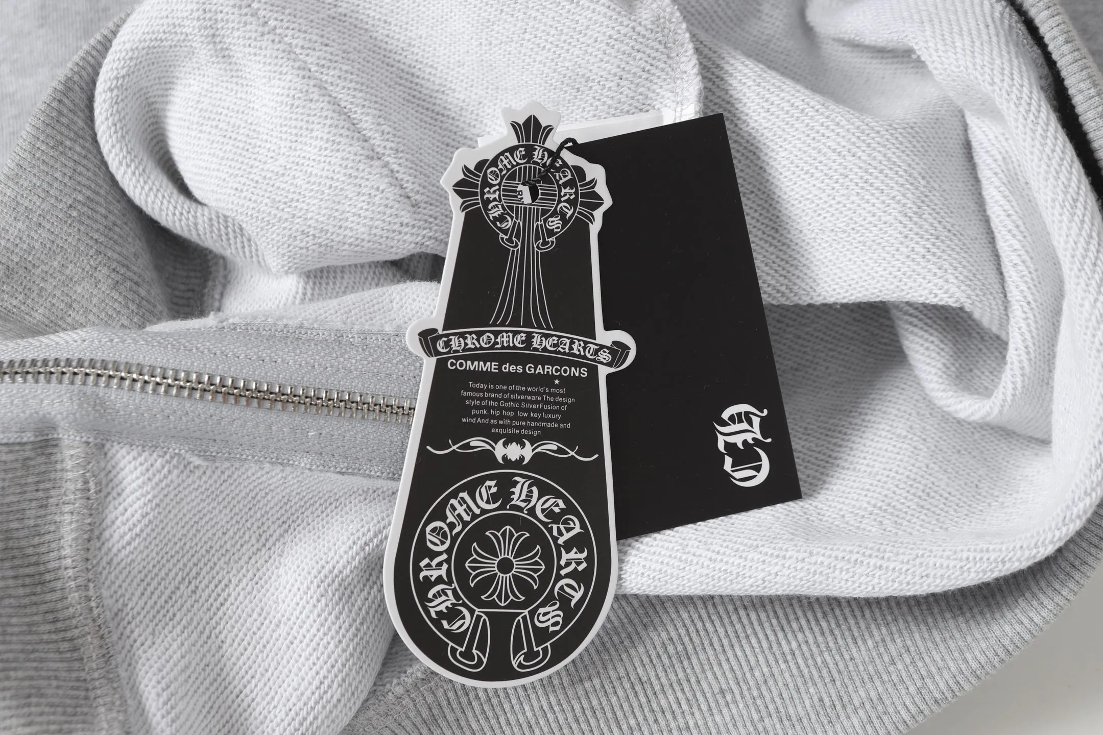 P260 -Chrome Hearts/Chrome Hearts Big Sword🗡️Print zipper sweatshirt cardigan jacket -High weight, high density and high quality. The wool is soft and delicate, soft and silky to the touch. Excellent warmth and skin-friendly properties.